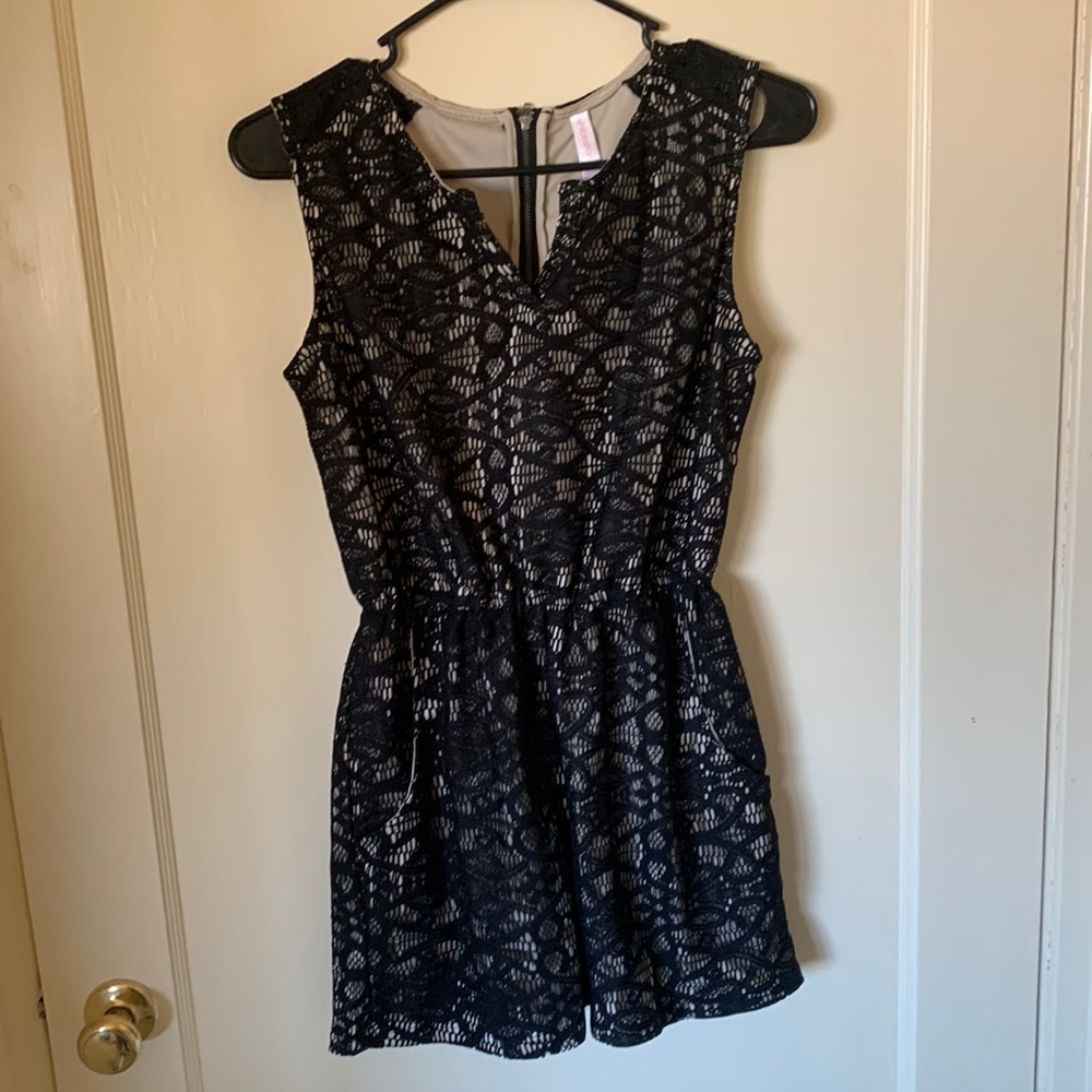 Xhilaration Black and Tan romper. Size medium can fit small. Gently worn.